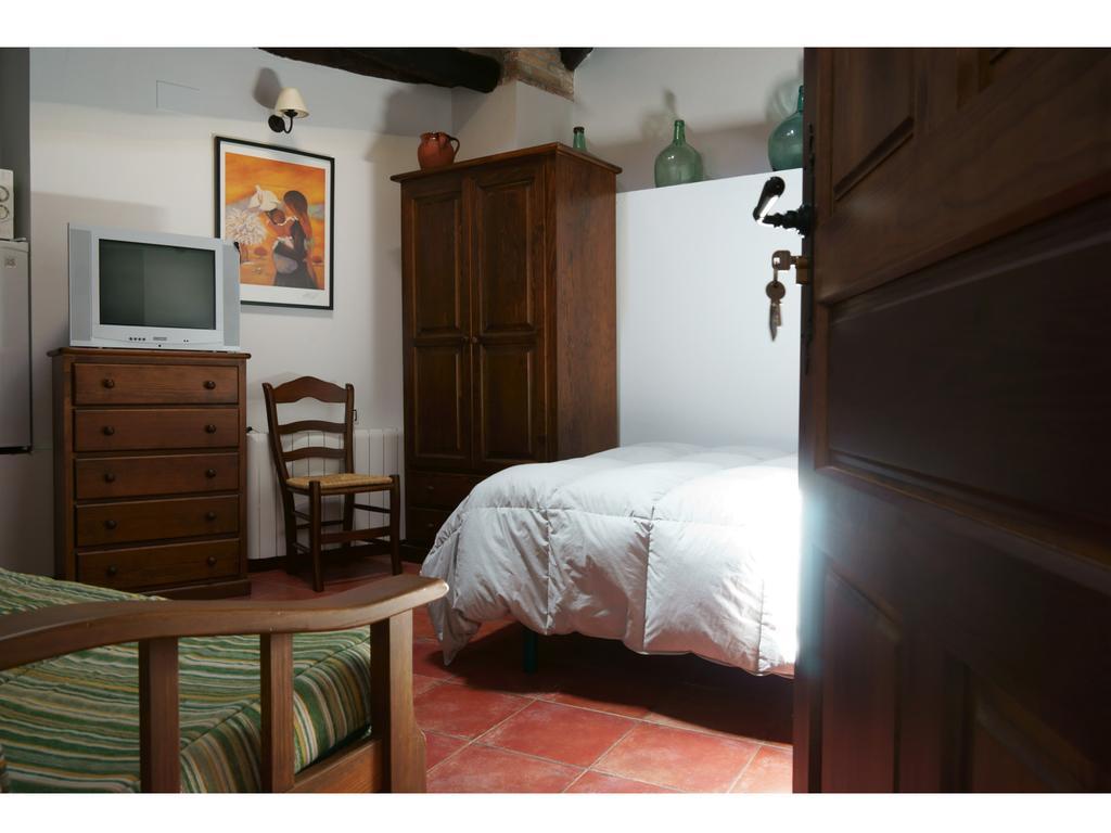Apartamentos Rurales Victor Chamorro Del Arco Hervas Room photo